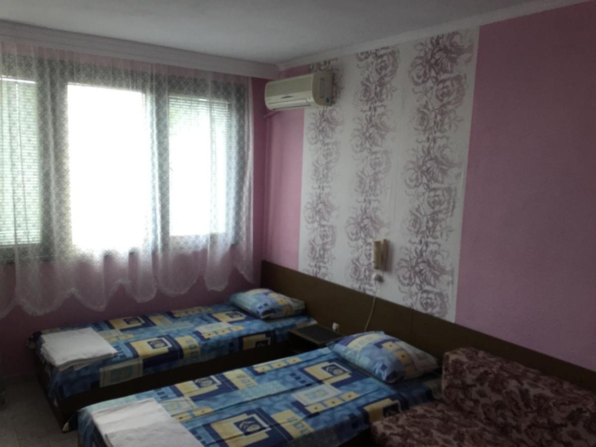 סבטי ולאס Yanis Guest House חדר תמונה